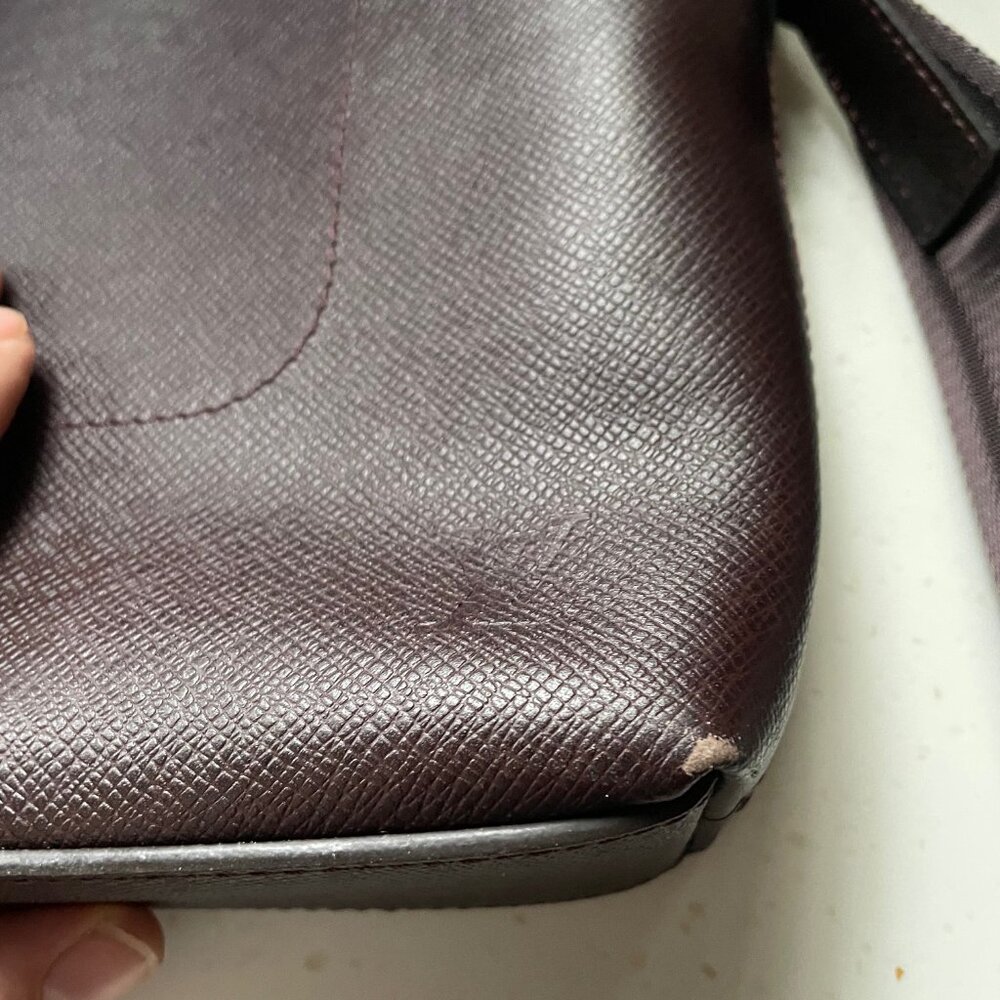 Louis Vuitton Brown Taiga Messenger / Tote Bag - Picture 8 of 8